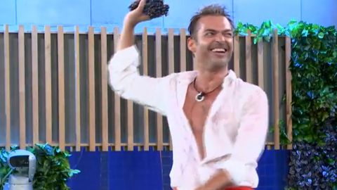 locrack's tweet photo. #GHVIPLimite3 #GHVIP2O @ghoficial 
Oye que esto VA DE DIVERSIÓN , no podríais
SACAR A UN MUEBLE DE LA CASA ( Irene ,Noemi ,Alba,el Cejas ,Gianmarco etc. ) 
 Y METER A HUGO https://t.co/nWJD9n0o3k