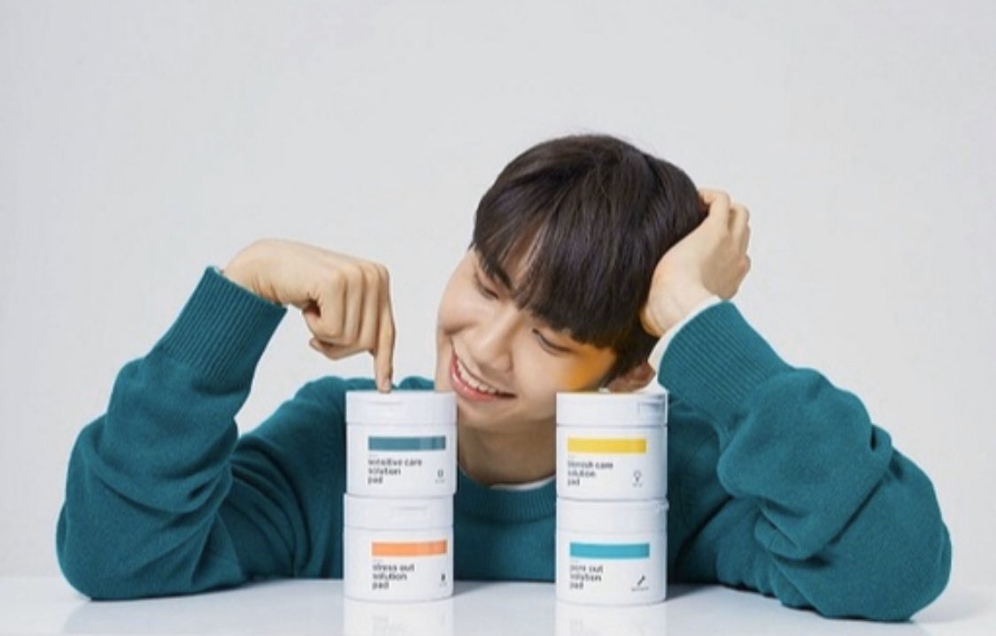 By9Chart's tweet photo. Lee Jinhyuk is the new model for sink care product 'BELLAMONSTER' 

Earlier this year, he became the new endorser for makeup brand 'WakeMake' 

https://t.co/DdWtoMimPi https://t.co/80a23V01PI