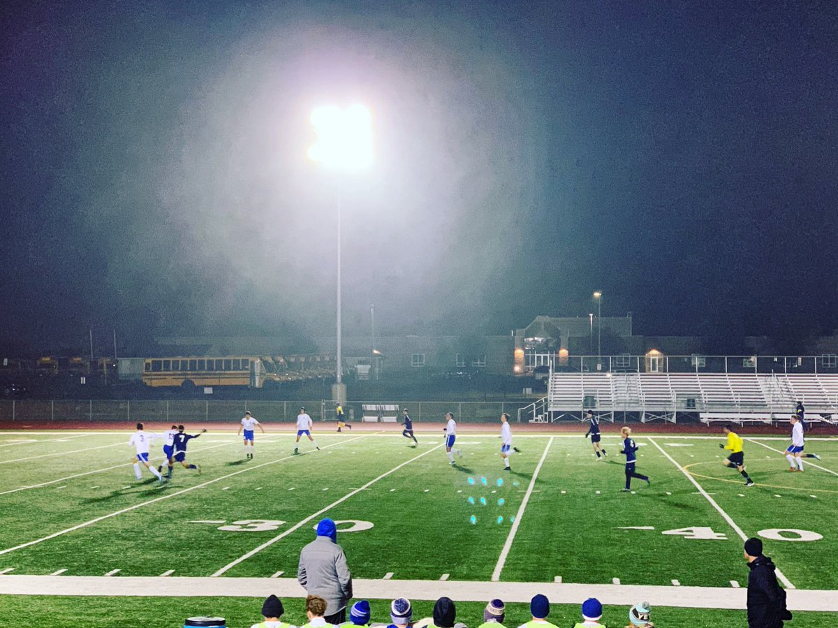 OGBoysSoccer's tweet image. Header in goal by Impecoven!
1-0 Knights!!

#ogboyssoccer #soccer #sdsoccer #goknights #ogorman #ogormanknights #lovesoccer
@OGHSKnights