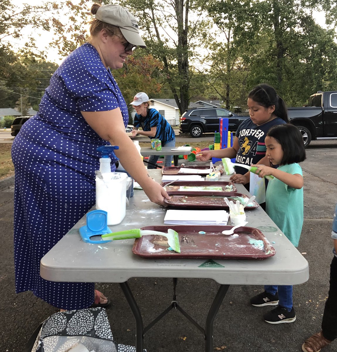 jfshields7's tweet photo. And shoutout to Hannah from @knoxart for doing an exploding painting activity—it was a big hit! https://t.co/Qp05CbbnjW