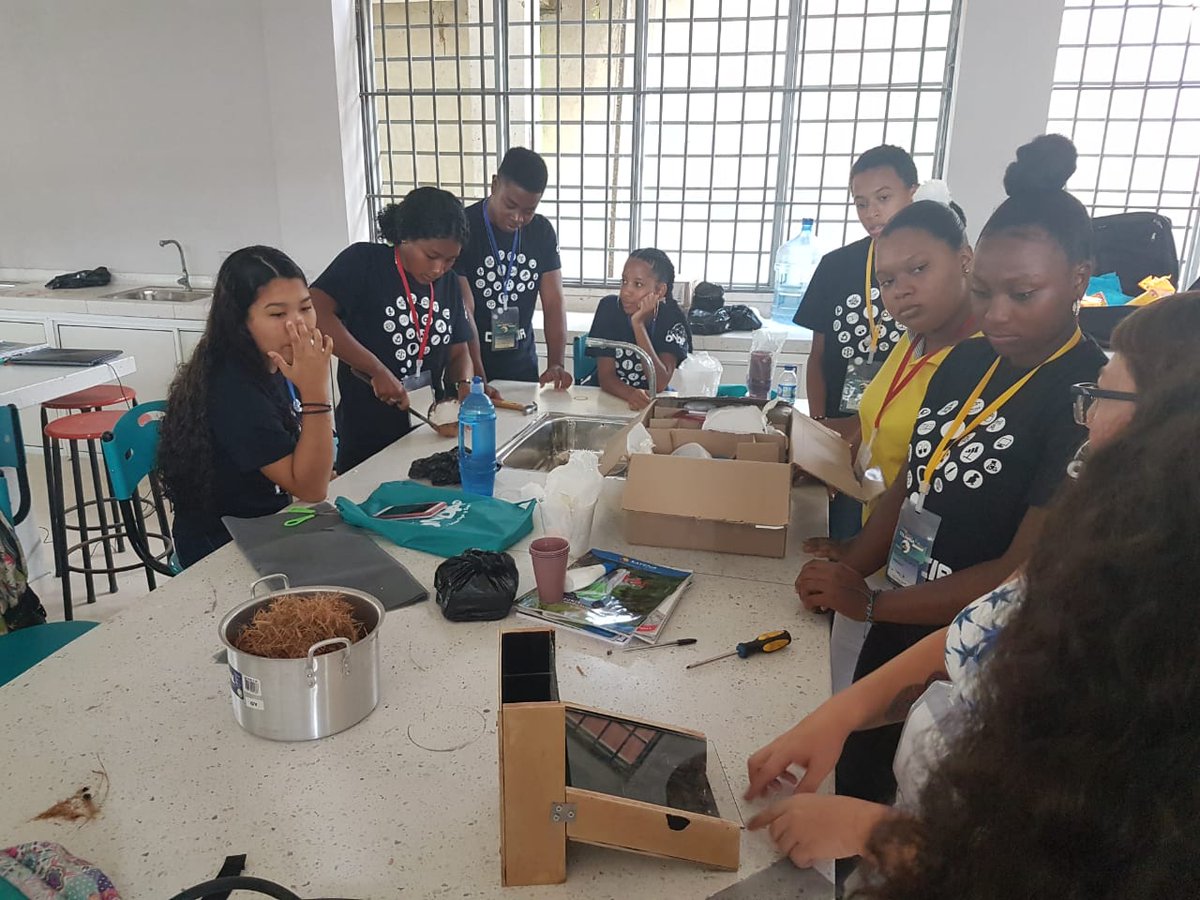 MincienciasCo's tweet photo. #ClubesdeCienciaCo incentiva el espíritu científico en los más pequeños a partir de talleres que fomentan la vocación investigativa. ¡Estamos en Tumaco y Vichada! #ClubesFrontera #ScienteLab #CienciaPorTodaColombia @programaondas @CdeC_Col https://t.co/N6FWwcZWZv