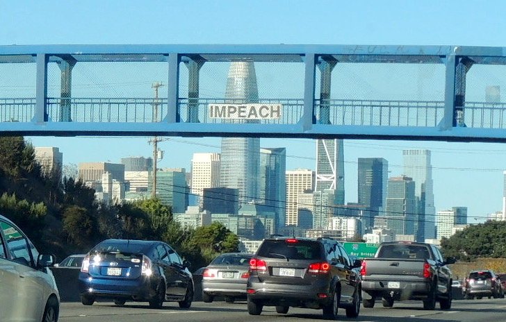 politicallands1's tweet photo. “Not all battles are fought for victory - some are fought to tell the world there was someone on the battlefield.” #RavishKumar
Up now, US 101, #SanFrancisco
#Overpasses4America #ImpeachTrump #ImpeachmentIsComing How to make signs: https://t.co/4ySf5EUu2I https://t.co/XD3FR1EL9L