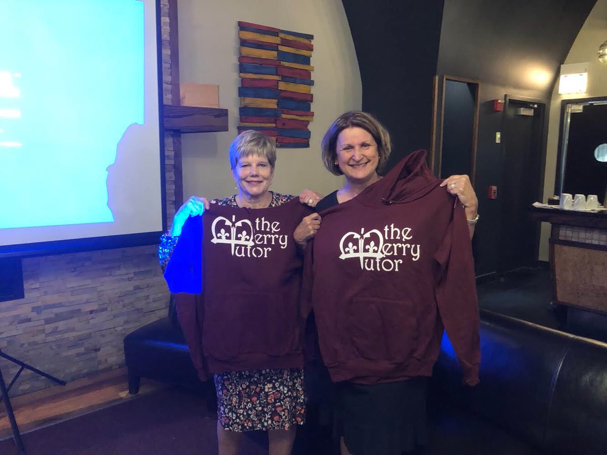 themerrytutor's tweet photo. Huge thank you to Diane Lillwitz of the DuPage Medical Group Charitable Foundation and Amy Stoeffler, MD of @dupagemedgroup for accepting our token of appreciation for your generous donation this year. #dogooddupage #dupagefoundation #charitablegiving #DMG https://t.co/8WAbS4nvar