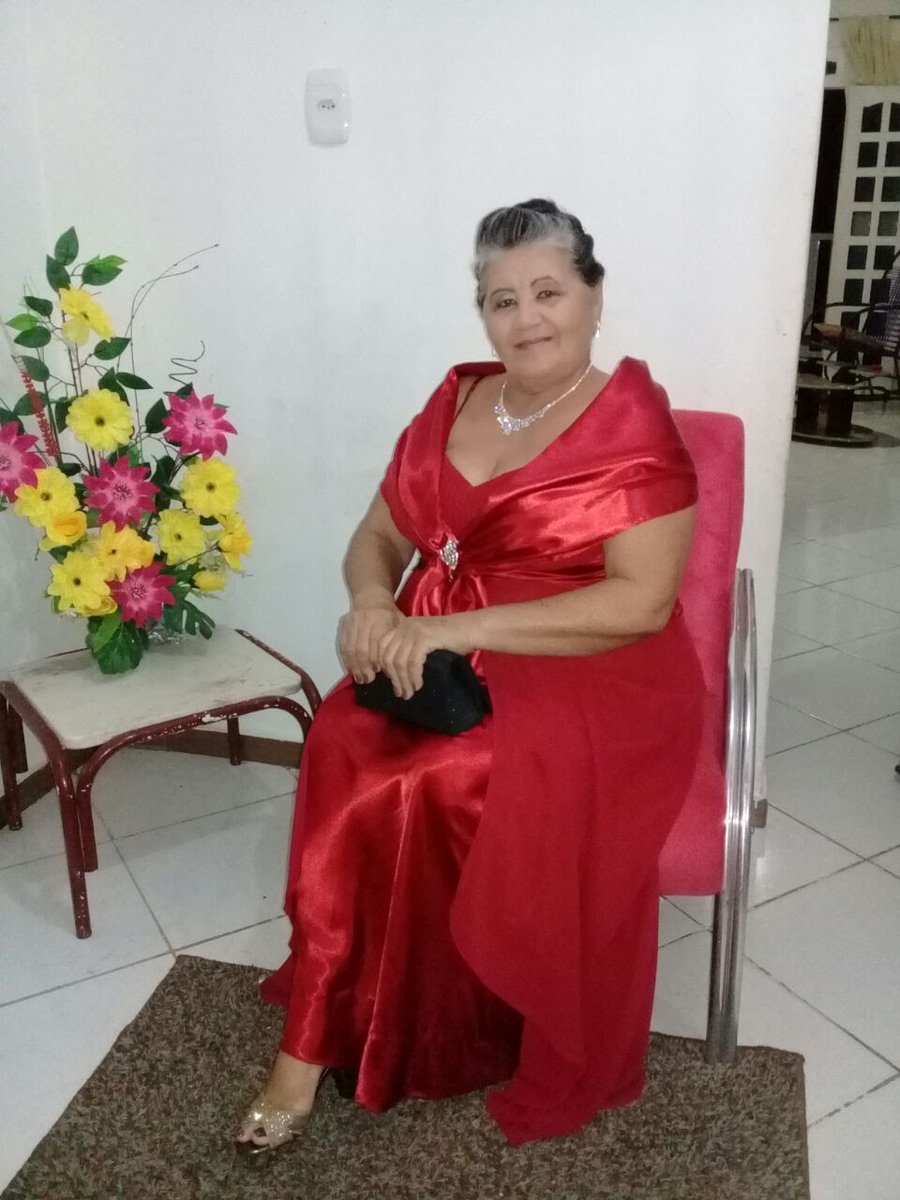 tecianef1's tweet photo. Minha mãe 64 anos ainda trabalha e muito gata #JornalDaRecord https://t.co/VLnbo4KqQd