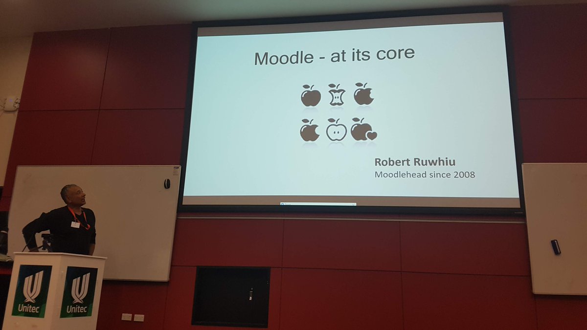 Robert Ruwhiu talking keep moodle simple with core #mootnz19