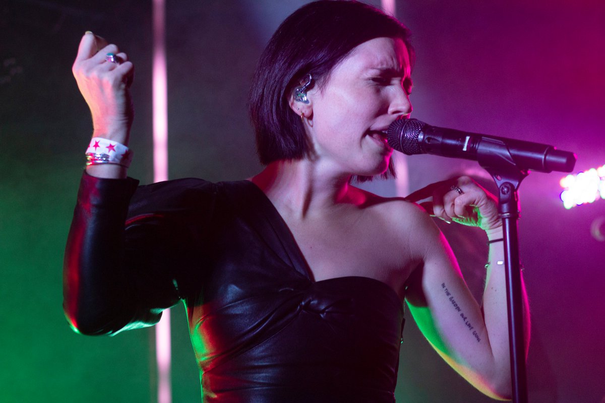 ANCHRmagazine's tweet photo. Live Recap: New ANCHR contributor 
@rebeccaack4 caught a stunning, sold out show from 
@shaedband at 7th St Entry last night. Read her recap and browse through the photo gallery here:

https://t.co/dSn4PwKQUQ https://t.co/OzW1bgHsLE