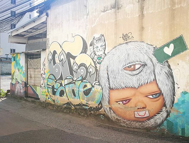 WeekenderBK_en's tweet photo. Somewhere in #bangkok 

#alexface #alexfacebkk #graffiti #art #street #streetart #streetartthailand #thailand #everydayart #���国 #曼谷#バンコク #バンコクライフ #バンコク暮らし #タイ #ぶらぶら歩いて https://t.co/aB458viR13 https://t.co/aoTUJCYp4h