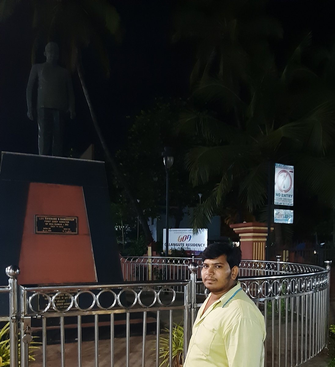 kurra_pavan's tweet photo. #Calangute_Beach #Dayanand_Bandodkar_Statue     #First_Chief_Minister_of_Goa https://t.co/uOUDpIirxW