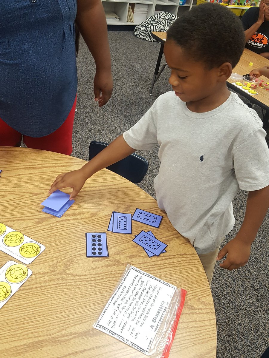 andi_whitley's tweet photo. Students became the teacher tonight as they showed off their math skills to their families! #firstgradefun #WeArePIRATES #parentpalooza #mathgamenight https://t.co/RZ87uy08Xx