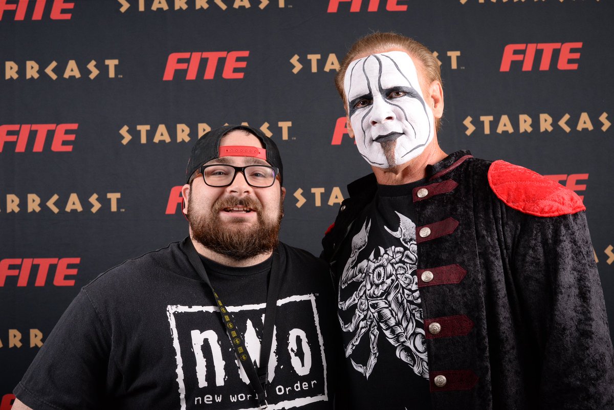 KFSeelye's tweet photo. #tbt #StarrcastIII @StarrcastEvents just a few photos from last Starrcast. Still can't over how much of a blubbering idiot I was in front of @Sting. Meeting your childhood hero is an amazing, but rattling experience. https://t.co/UMYmPVdRJ5