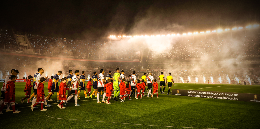 brfootball's tweet photo. River vs. Boca's atmosphere is stunning as usual 😍 https://t.co/hyxrV2YPtD