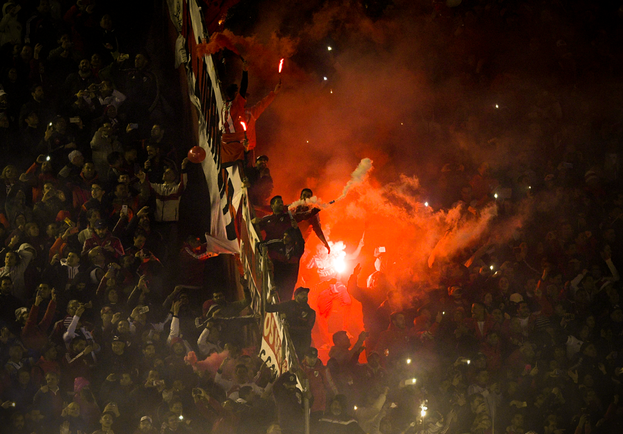 brfootball's tweet photo. River vs. Boca's atmosphere is stunning as usual 😍 https://t.co/hyxrV2YPtD