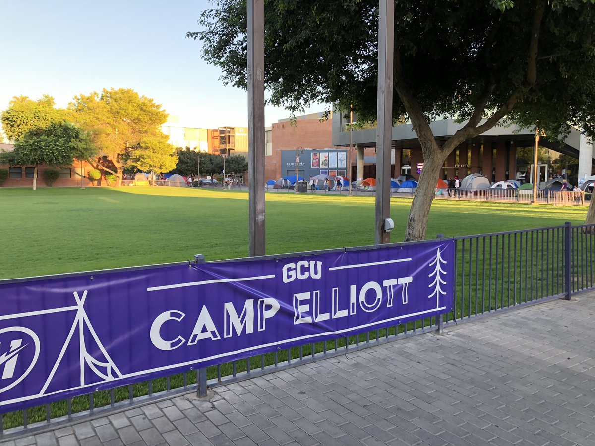Let the madness begin! ⛺️⛺️⛺️

Still 3️⃣ days to go until Midnight Madness. #LopesUp