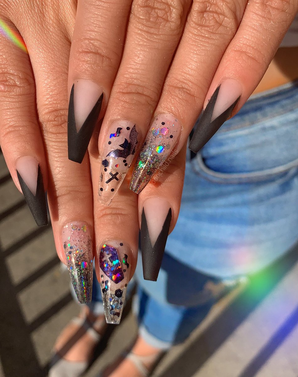 moonchildnails's tweet photo. October first 👻✨
.
.
IG moonchild.nails 
@NailproMagazine @nailsmag #nails #nailporn #halloweennails https://t.co/Qh8mCJc5VZ