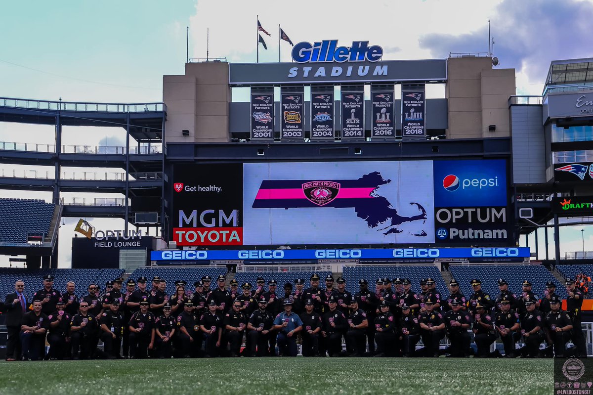 BHCCPD's tweet photo. Yesterday we joined many departments of the @PinkPatchPrjct to kick off #BreastCancerAwarenessMonth!
Thank you @DustinGFitch of @MassStatePolice for organizing the event, @GilletteStadium for hosting& @LiveBoston617 for the amazing pictures !
#PinkPatchProject #BHCCPDPinkPatch https://t.co/stiT9RlHet