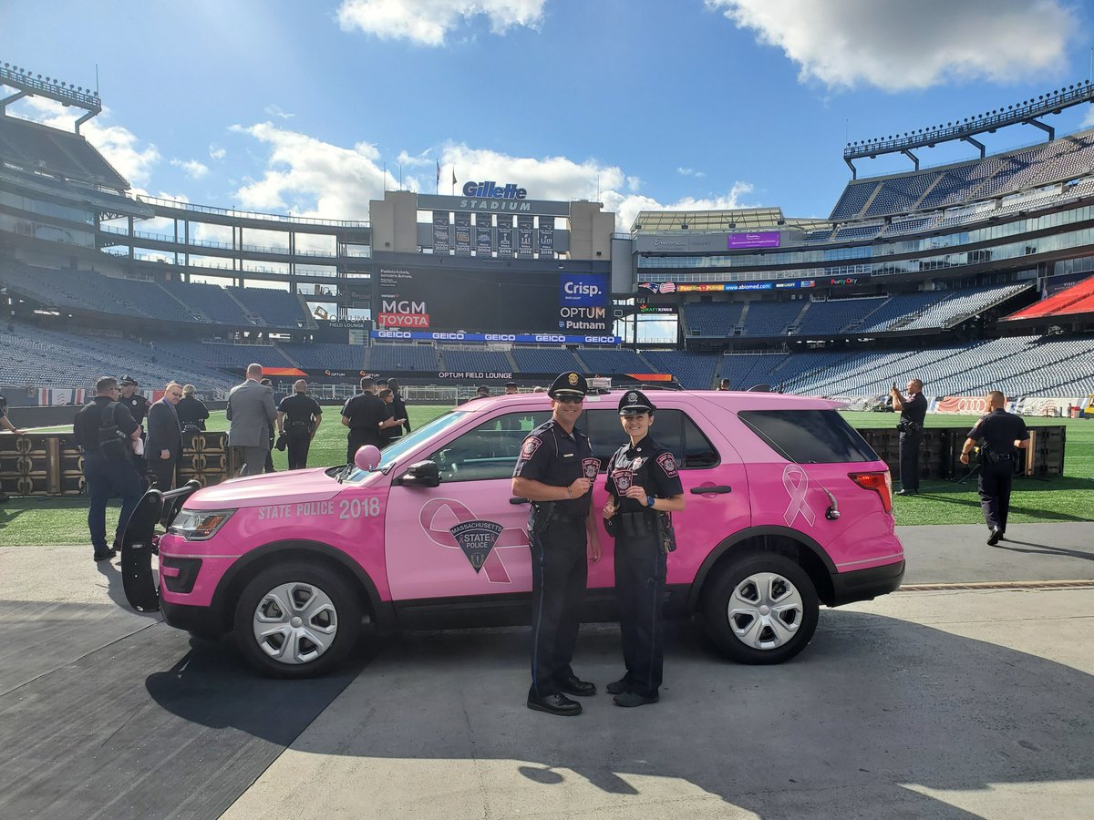 BHCCPD's tweet photo. Yesterday we joined many departments of the @PinkPatchPrjct to kick off #BreastCancerAwarenessMonth!
Thank you @DustinGFitch of @MassStatePolice for organizing the event, @GilletteStadium for hosting& @LiveBoston617 for the amazing pictures !
#PinkPatchProject #BHCCPDPinkPatch https://t.co/stiT9RlHet