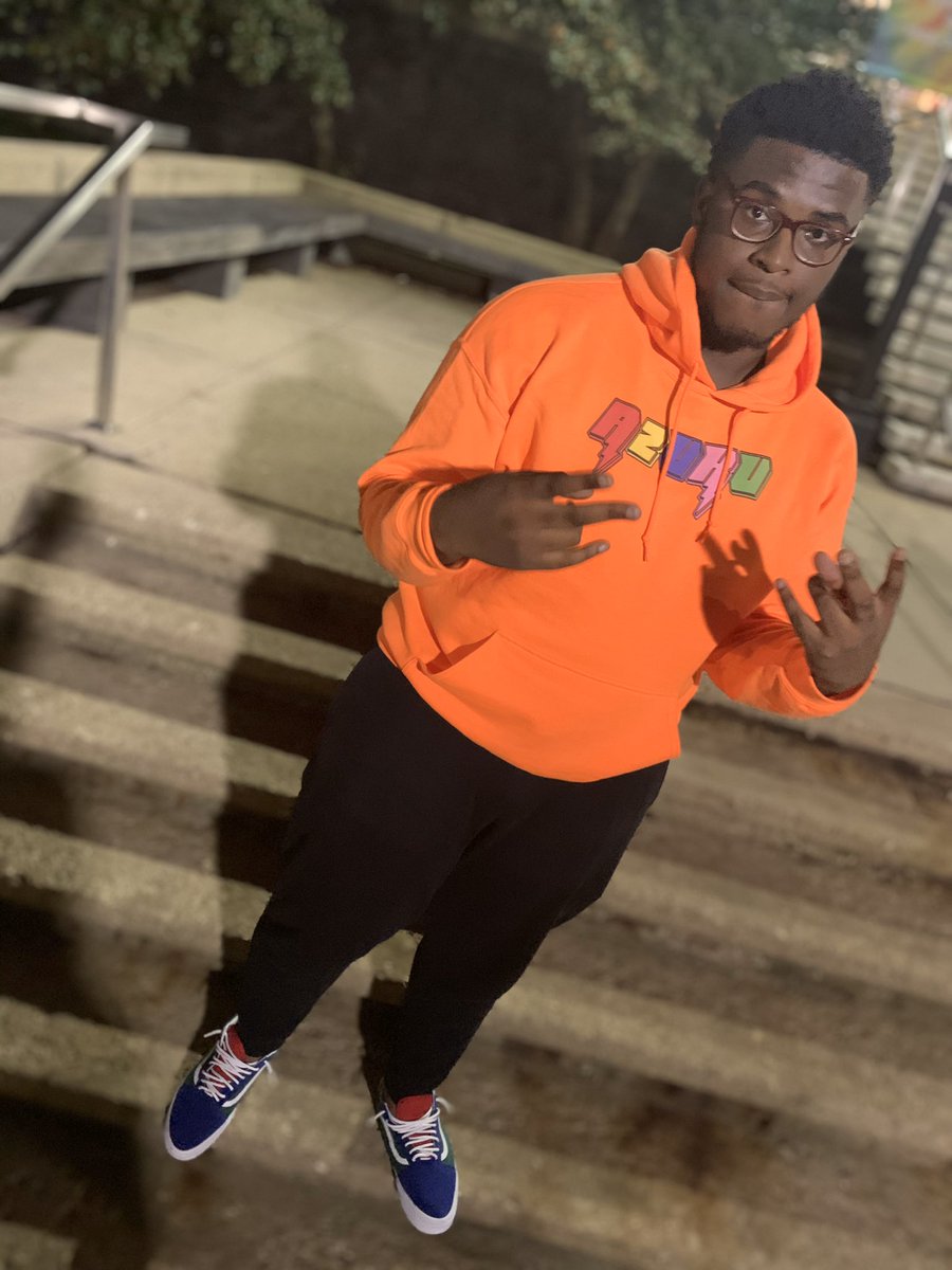 jraythejuiceman's tweet photo. S/o to my brother @AzukuTre for the fire 🔥 merch! I love how much I’m growing more and more everyday. I see what I can be and I’m more driven then ever to do so! https://t.co/Ygg2qAiGBL