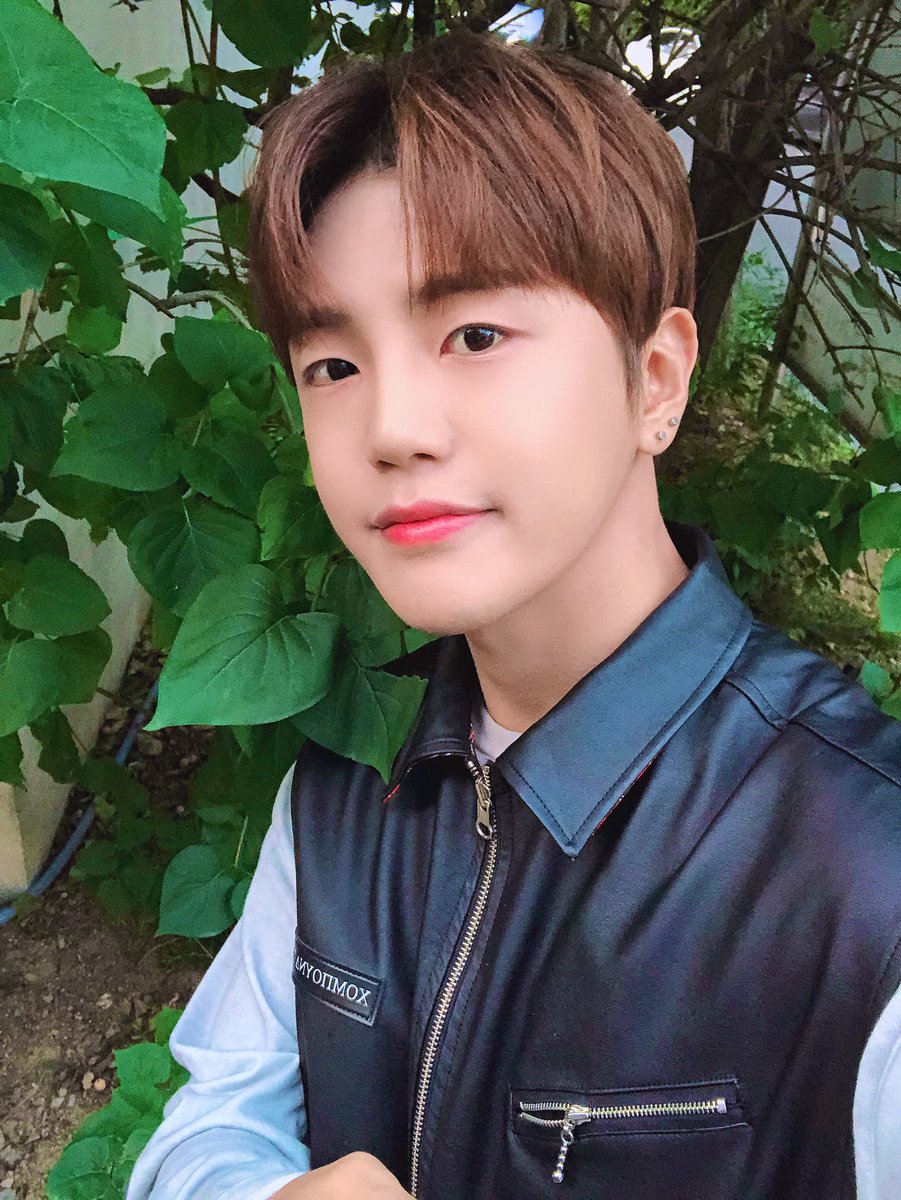 official_ACE7's tweet photo. [#에이스_동훈]
요즘 다들 감기 걸리던데
우리 초이스도 감기 조심해요☺️
#에이스 #초이스 #감기조심 https://t.co/mHOAtJDptn