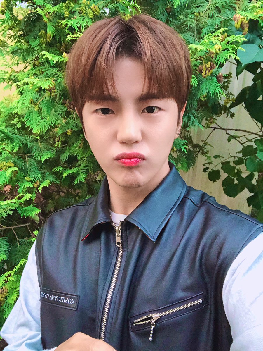 official_ACE7's tweet photo. [#에이스_동훈]
요즘 다들 감기 걸리던데
우리 초이스도 감기 조심해요☺️
#에이스 #초이스 #감기조심 https://t.co/mHOAtJDptn