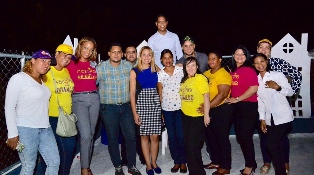 RedesdeReinaldo's tweet photo. Seguimos con nuestra misión del incentivo al voto.Hoy en la noche concluimos en el popular sector de La Altagracia de Herrera;donde un nutrido grupo de personas practicaron cómo votar este domingo 6 de octubre de cara a las Primarias Abiertas. #LaFuerzaDelPueblo #ingridconleonel https://t.co/Gb6LN3d3Ql
