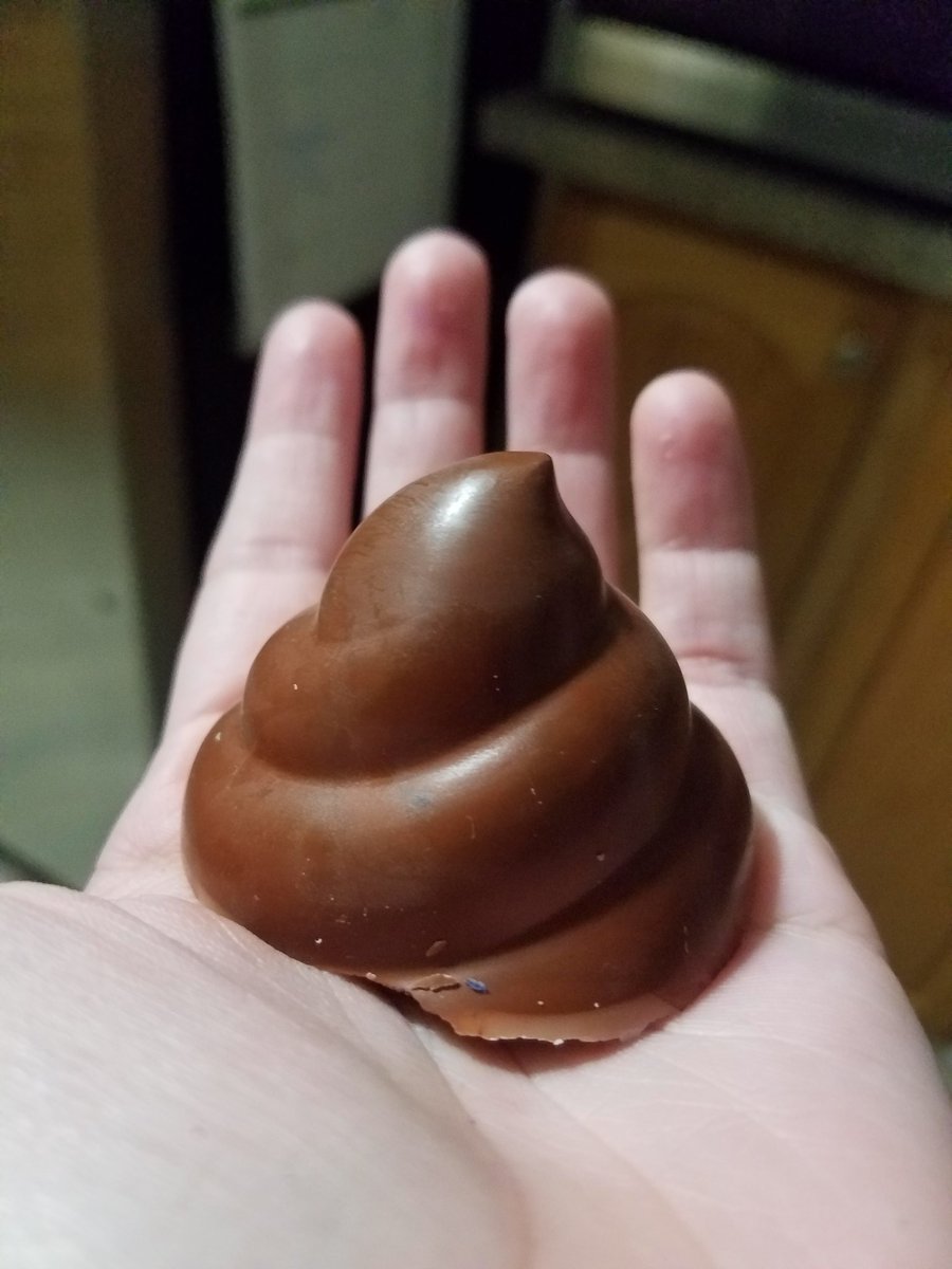 MrsHoff32518's tweet photo. Made my first poop crayons last night using @RosannaPansino 's poop silicone mold from the Ro baking line. I think they're the shit 😂💩 #robakingline #poop https://t.co/MjYgjuunBf