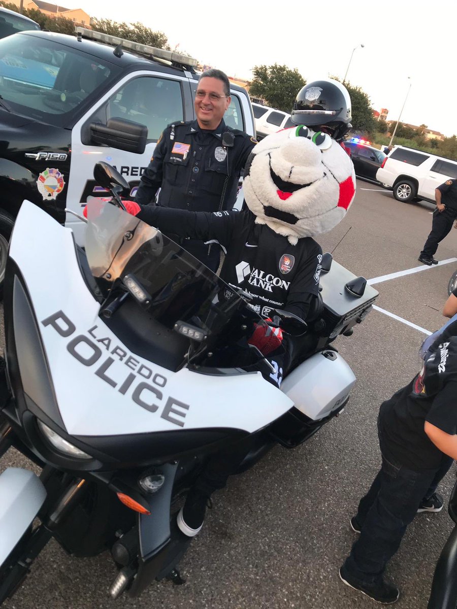 LaredoHeatSC's tweet photo. National Night Out Fun!!! Celebrating with @mylaredopd @LaredoArena #CommunityFun
Wonder how Fuego did riding the Harley?
#FalconBank
#LandFDistributors
#PolloPalenque
@sameslaredo
@laredosportsmed
#QuantumConstruction
#CrestaAdvisors
❤️⚽️ https://t.co/mIe1lf118O