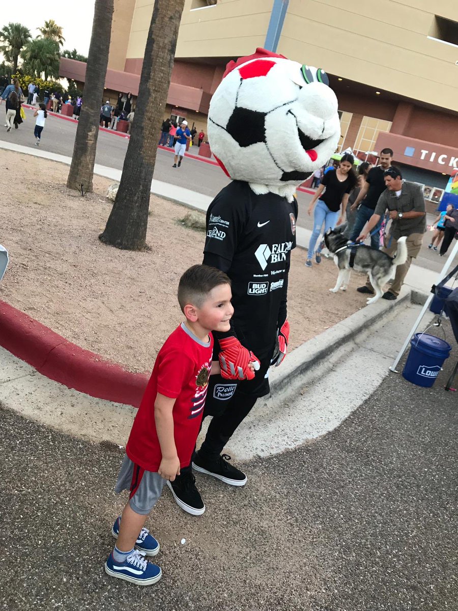 LaredoHeatSC's tweet photo. National Night Out Fun!!! Celebrating with @mylaredopd @LaredoArena #CommunityFun
Wonder how Fuego did riding the Harley?
#FalconBank
#LandFDistributors
#PolloPalenque
@sameslaredo
@laredosportsmed
#QuantumConstruction
#CrestaAdvisors
❤️⚽️ https://t.co/mIe1lf118O