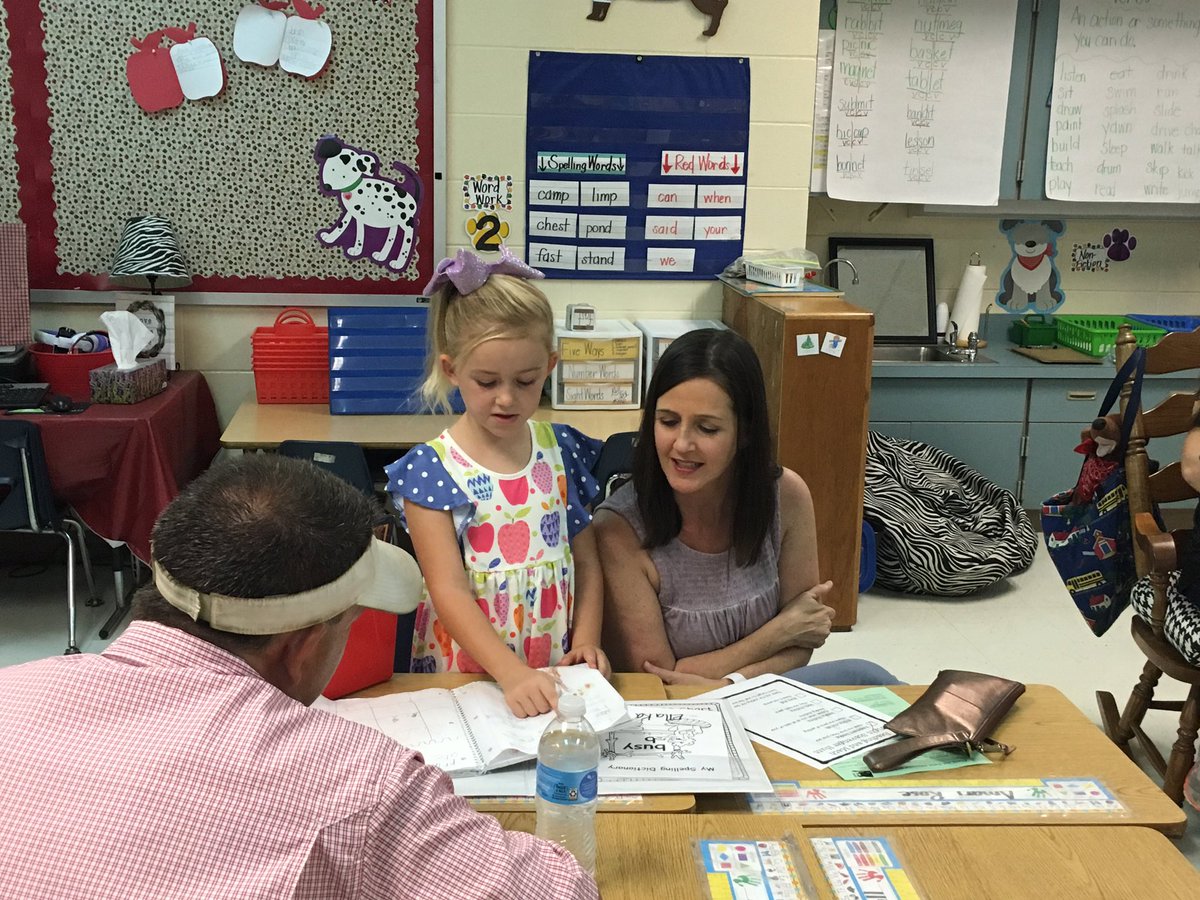 CVESwarriors's tweet photo. Family Math and Reading night! #cvescelebrate https://t.co/OnHcqzIvHb