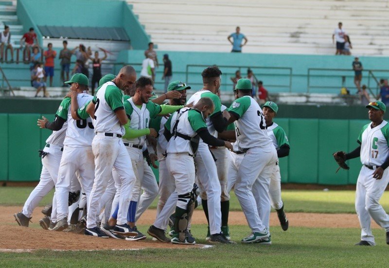 darilyscfg's tweet photo. #Cienfuegos 8-7 #SanctiSpíritus: ÍNSUA… y el enalapril en falta https://t.co/rlMFD0ommH https://t.co/P1SrSN5UFn