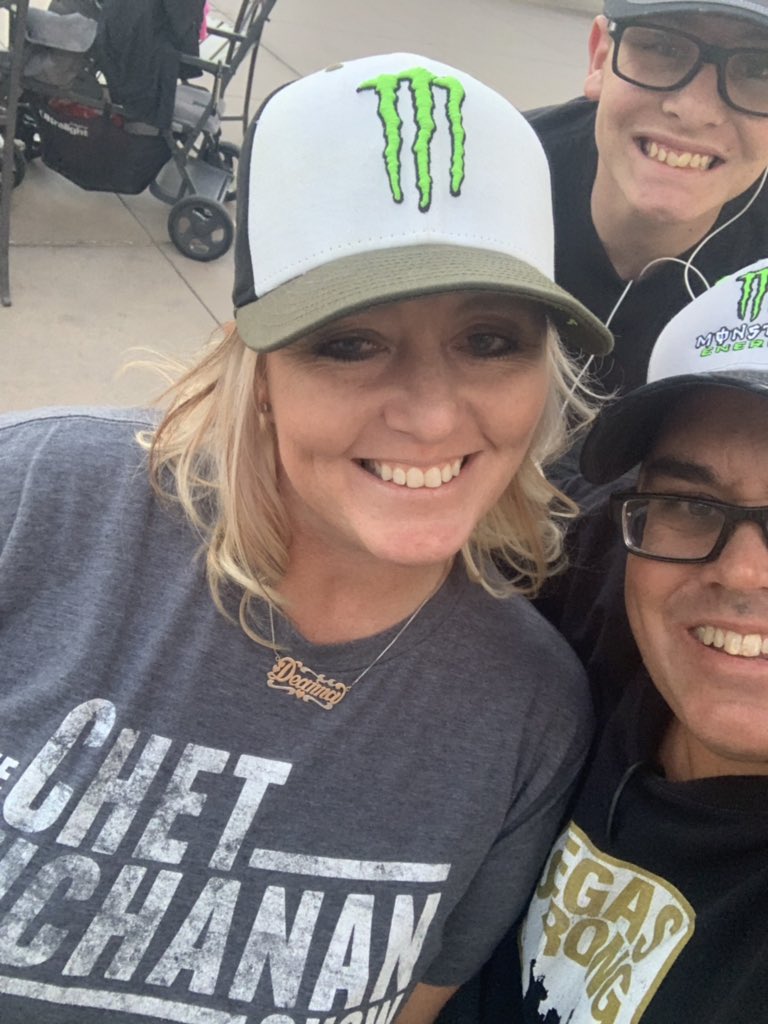 Deannaleekizer's tweet photo. @TheBuchananShow @chetbuchanan spending the evening with this great man and my wonderful family!! Remembering everyone who suffered from the terrible tragedy of #October1st #VegasStrong #Rememberingthoselost #p1afaf @KizerBrian @AidenKizer #vegasstong https://t.co/KcVt1uStg4