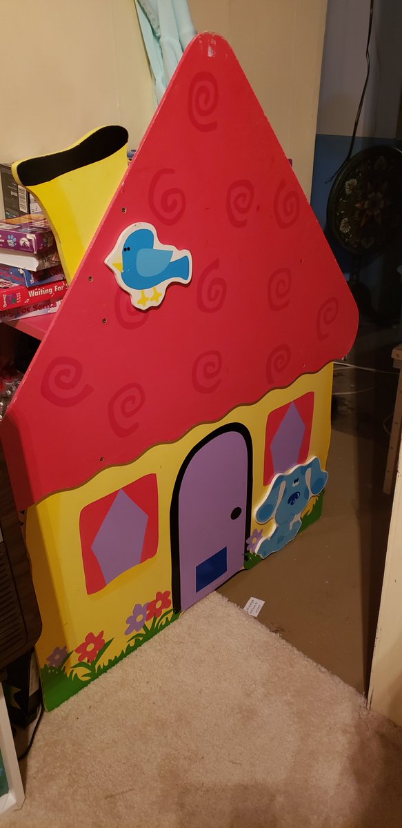 Miss_Indi_R's tweet photo. @AngelasClues Found 1 more pic lol. Sorry to "spam" you with blue's clues pics! Hope you enjoy! 😅 https://t.co/8Y4Ok4tLA5