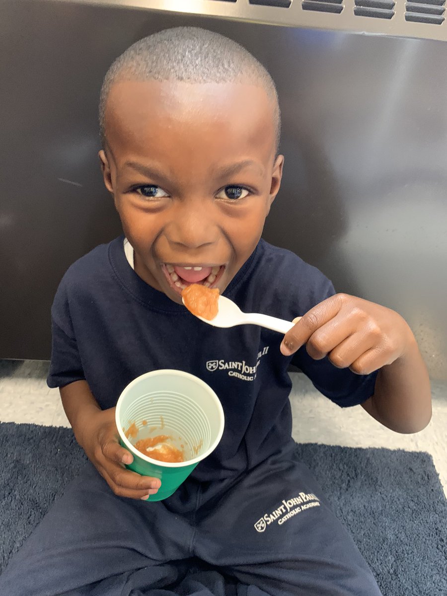 AMilotx12's tweet photo. It’s Day 2 of our apple unit and we taste-tested some homemade apple sauce today! I think it’s safe to say it was a hit! 🍎 🍏 @SJP2CALowerMill https://t.co/ioBIfCjUeu