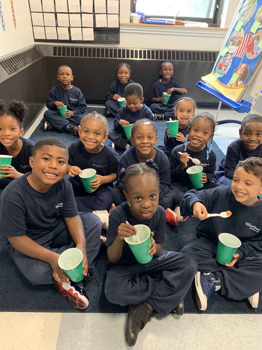 AMilotx12's tweet photo. It’s Day 2 of our apple unit and we taste-tested some homemade apple sauce today! I think it’s safe to say it was a hit! 🍎 🍏 @SJP2CALowerMill https://t.co/ioBIfCjUeu