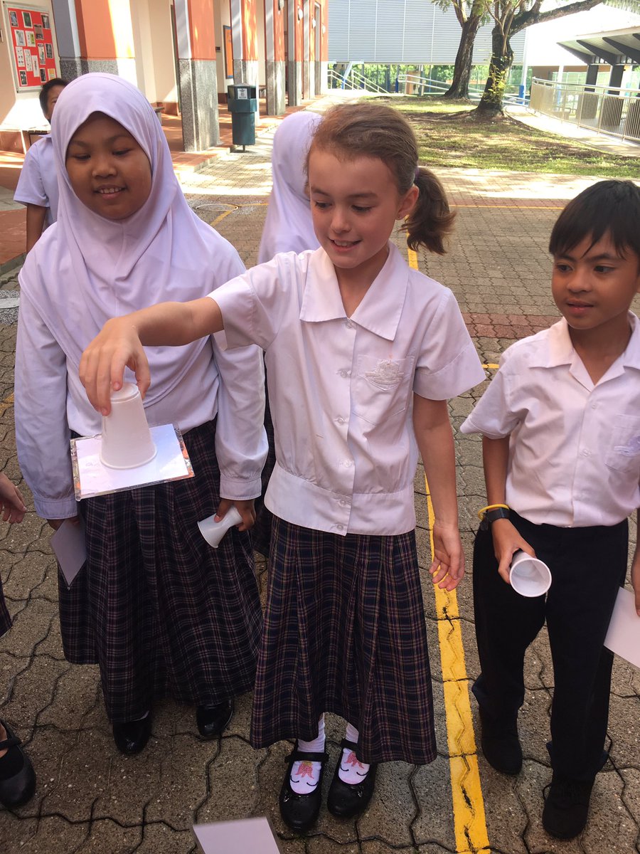 JISJuniorSci's tweet photo. The magic of Science!π§ββοΈ@BritSciAssoc #JISJuniors #JISInspires #JISChallenges https://t.co/Gme4Y90pBc