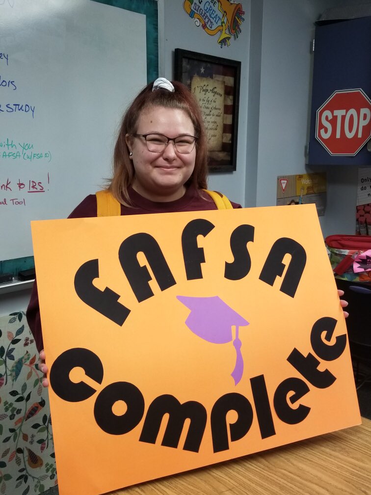 unttalentsearch's tweet photo. Congrats to Elise and Savahanna on being the first DHS TS seniors to complete their FAFSA! @Denton_High @DHSCounsDept
#FAFSAcomplete #TRIOworks #collegeprep https://t.co/Z1LW9QW1lS