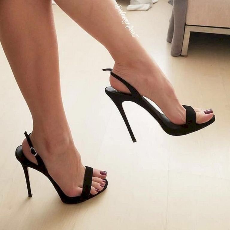 Girls in HEELS tweet media