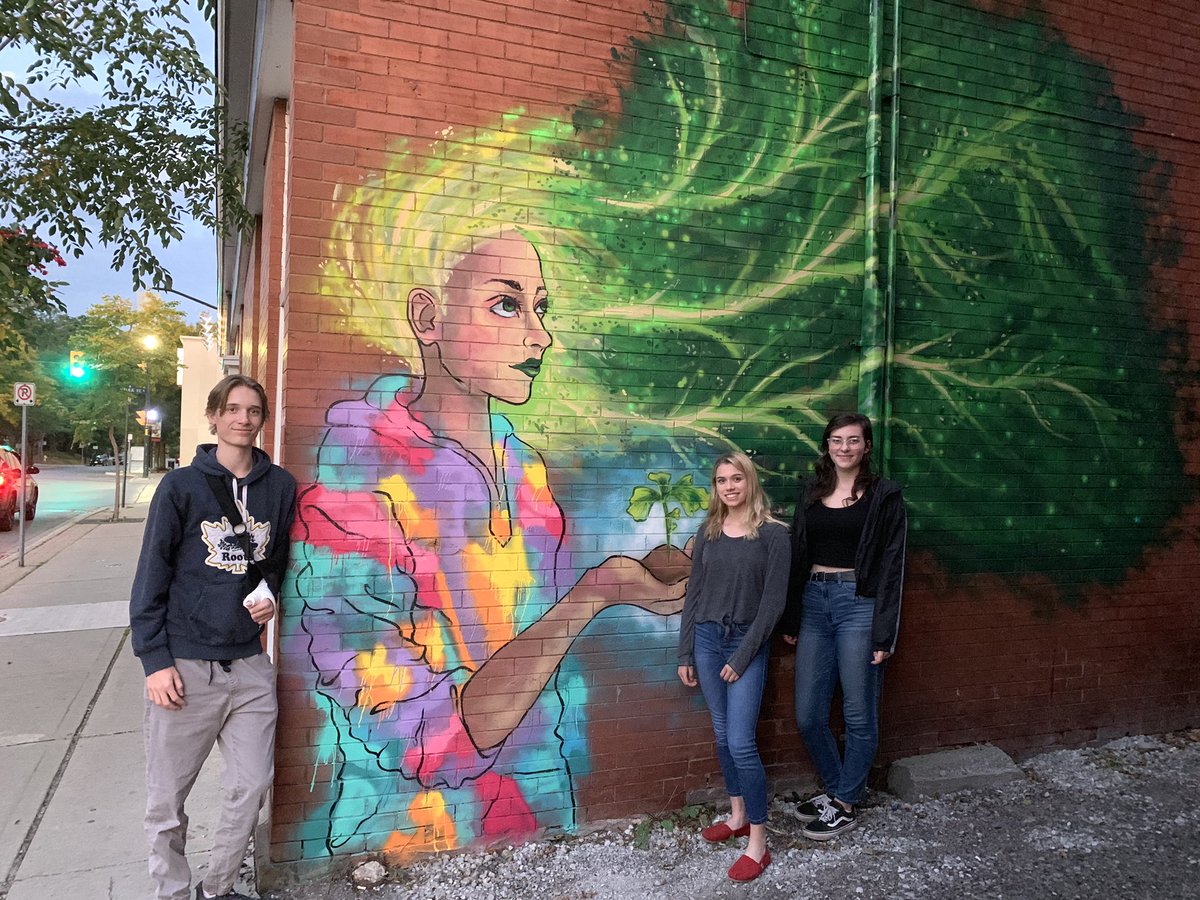 yfpnorfolk's tweet photo. green light! keep the murals coming in downtown Simcoe ✨ we love this piece on Robinson Street by artist Robyn Lightwalker ... Alex, Maddie &
Emily stopped by to look — where art & agriculture come together, the intersection of urban & rural #downtownsimcoe https://t.co/xh1F62Iask