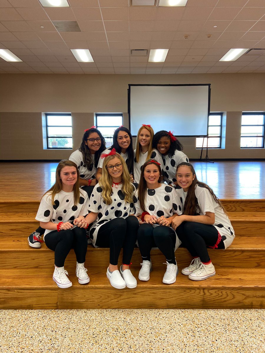 yofavsophh's tweet photo. LP volleyball bringing you 101 Dalmatians🐶❤️ #disneyday #lpvsdp #spiritweek https://t.co/7C7w52KwpM