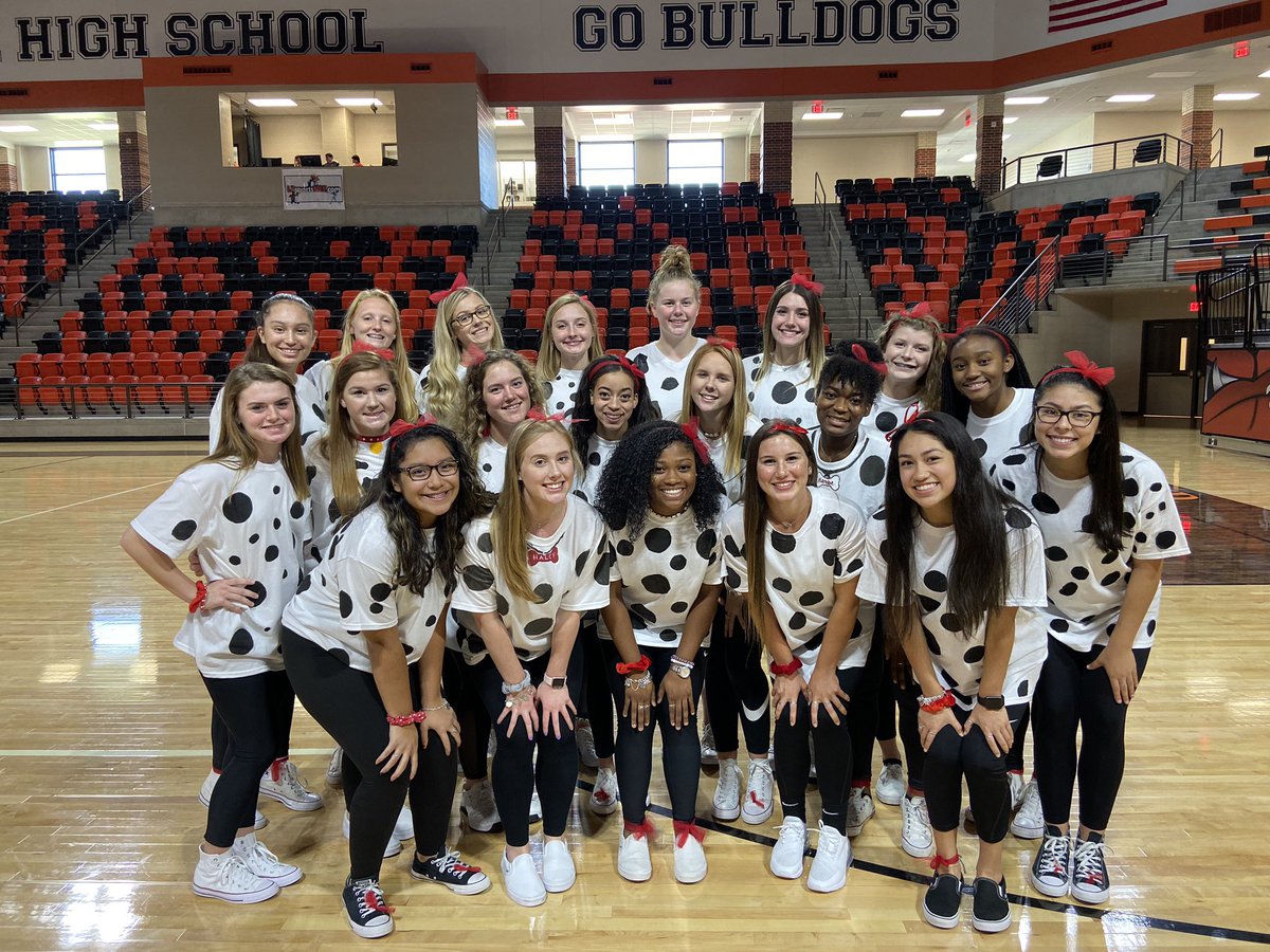 yofavsophh's tweet photo. LP volleyball bringing you 101 Dalmatians🐶❤️ #disneyday #lpvsdp #spiritweek https://t.co/7C7w52KwpM