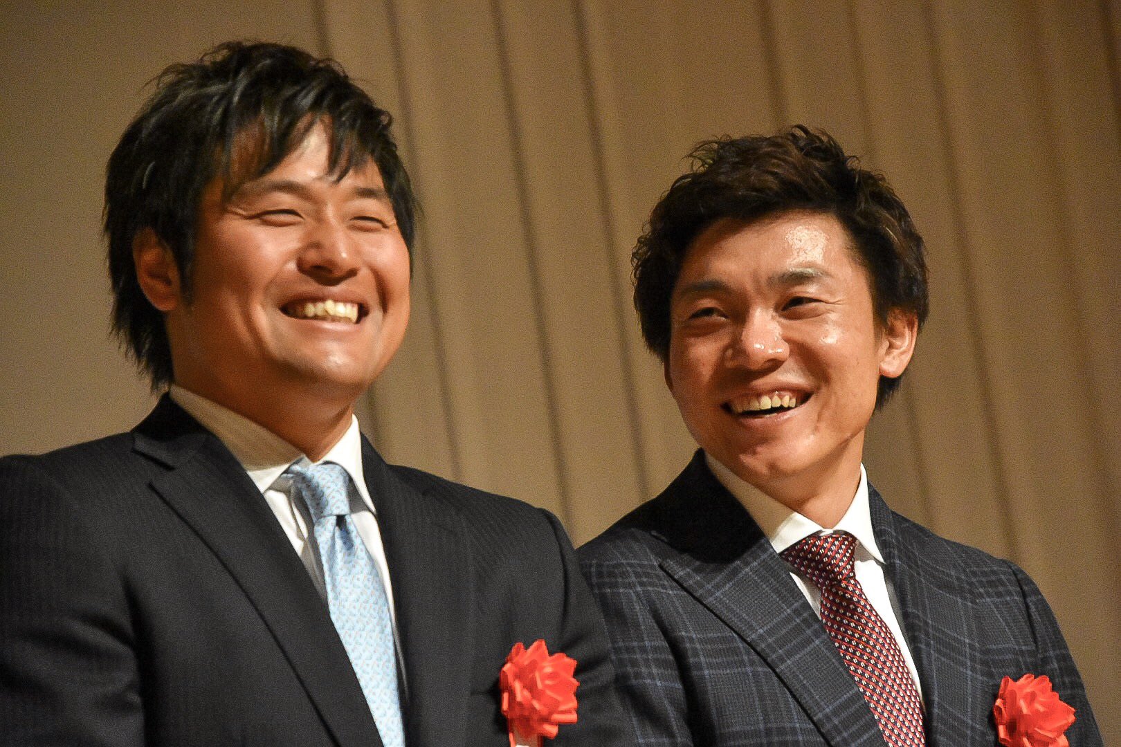 はた子 最強の鉄壁の守りの右中間コンビの 平田良介 選手と 大島洋平 選手 プライベートでも一緒にご飯行ったり お互いの守備を信頼しあってるとかとか 実は平田選手より大島選手のが大食いキャラという プロ野球ai的ふたりの選手の写真大