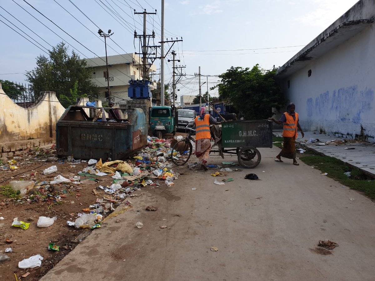 nazeeruddin192's tweet photo. Swach Bharath in new Ambedkar Nagar colony entrance road https://t.co/eqfUhAkKZQ