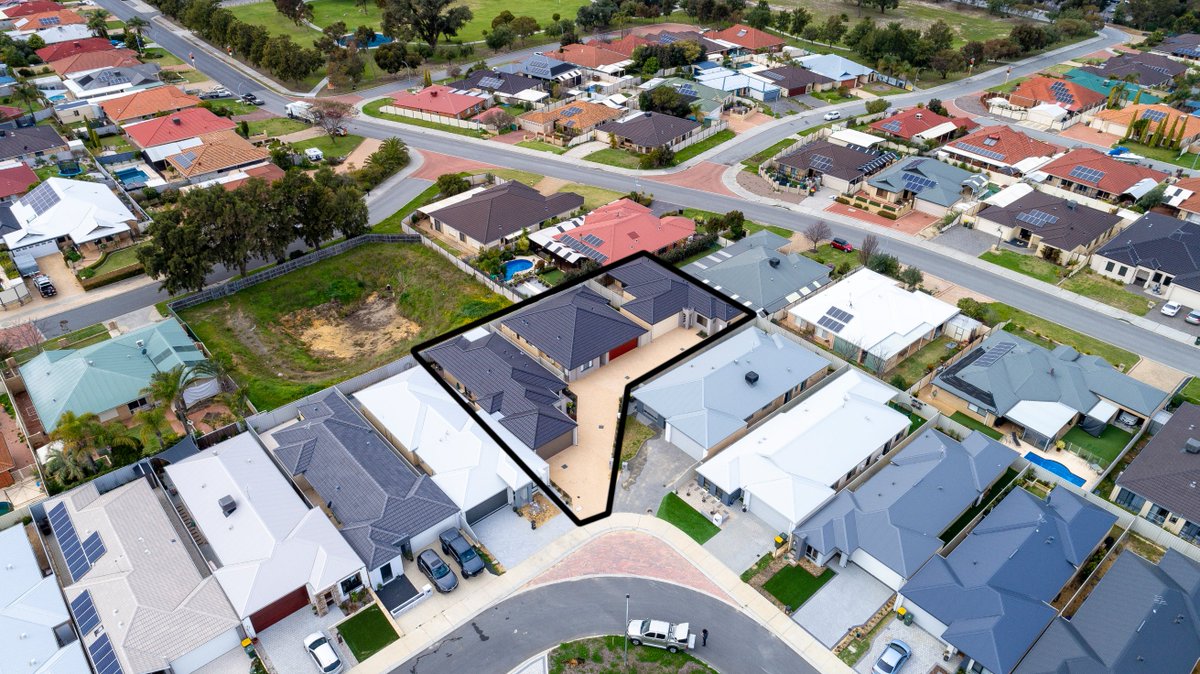 HomeJubilee's tweet image. Developments are one of our specialties! Here are a few previous triplexes, 4 newbies are underway.
#developments #perthbuilder #triplexes #villas #investmentproperty #jubileehb #hia_au #wesbuilders #chooseabuilder