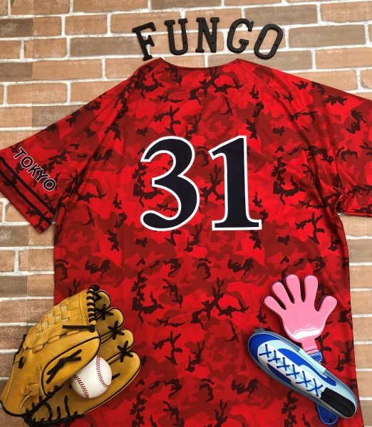 FungoInfo's tweet photo. ハッキリとした赤色、そして漆黒のロゴが強者のオーラを放っているRasixさま💕
迷彩も細かい柄で、チームの胸マークの存在感を際立たせているようにも見えます⚾
縁取りを白で囲うのは、ダークな本体とロゴの色を浮き立たせるのに最適なデザインですよ💘
#Rasix #ファンゴ #野球 https://t.co/hFjP9qp7Oe