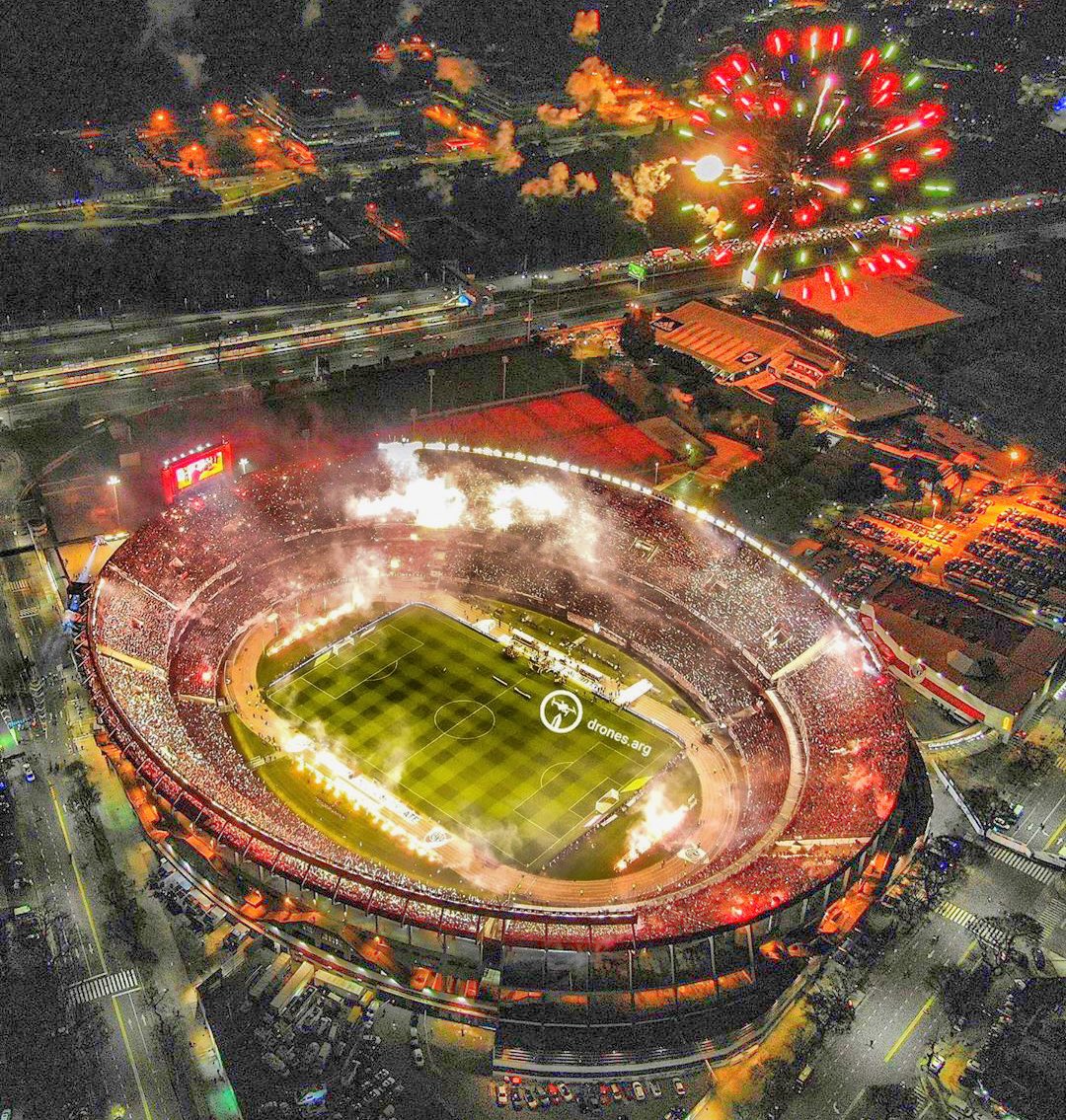Juezcentral's tweet photo. Noche de Semi de Copa, en el Monumental 😍 [📸 drones.arg IG] https://t.co/TDtwgV4Y0O