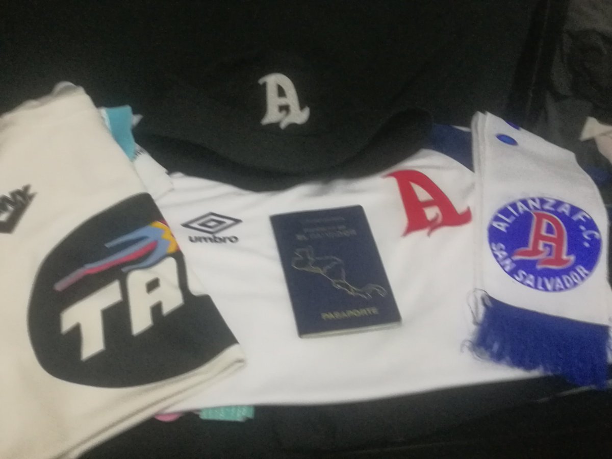 FcoMerinov's tweet photo. Alistando todo para apoyar #AlianzaFC en #CostaRica x la #LigaConcacaf #ES503 .....🇸🇻😎✌️⚽🛋️ https://t.co/bQubdMWD9K