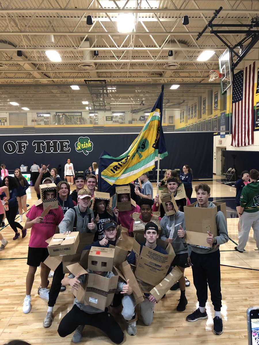 RateNietveld's tweet photo. Bonus points for @BradyWeismiller @Noah_smithh1022 @drewchultz10 @jt_heim  ?????@RosemountHSSCo  #ballinwithmyboxes #fanscubed https://t.co/sDIQ0fKx2Z