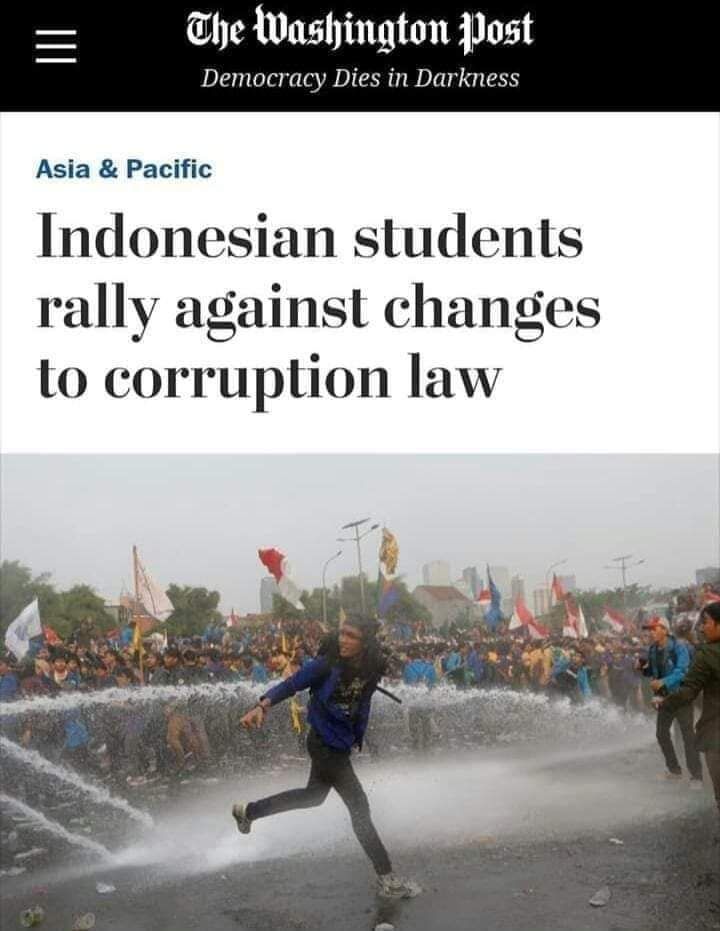 dikasahroni_'s tweet photo. The Washington post 

#NegaraMakinSuram
#SelamatTinggalRevolusiMental https://t.co/TAtQ3SQIRV