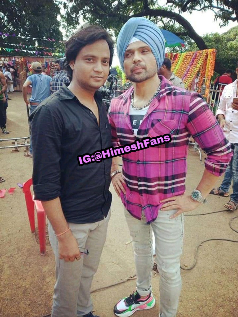 HimeshFans's tweet photo. Rockstar HR With Assistant Director Of Swastik Productions 2nd Schedule Of Happy Hardy And Heer Starts From Today At Goregaon,Film City.
Pic Courtesy:Sachin Gupta
#HimeshReshammiya #2ndSchedule #TodayShoot #HappyHardyAndHeer #FilmyStanStudio #FilmCity #RelianceMediaWorkStudio https://t.co/iobKaIWk1n