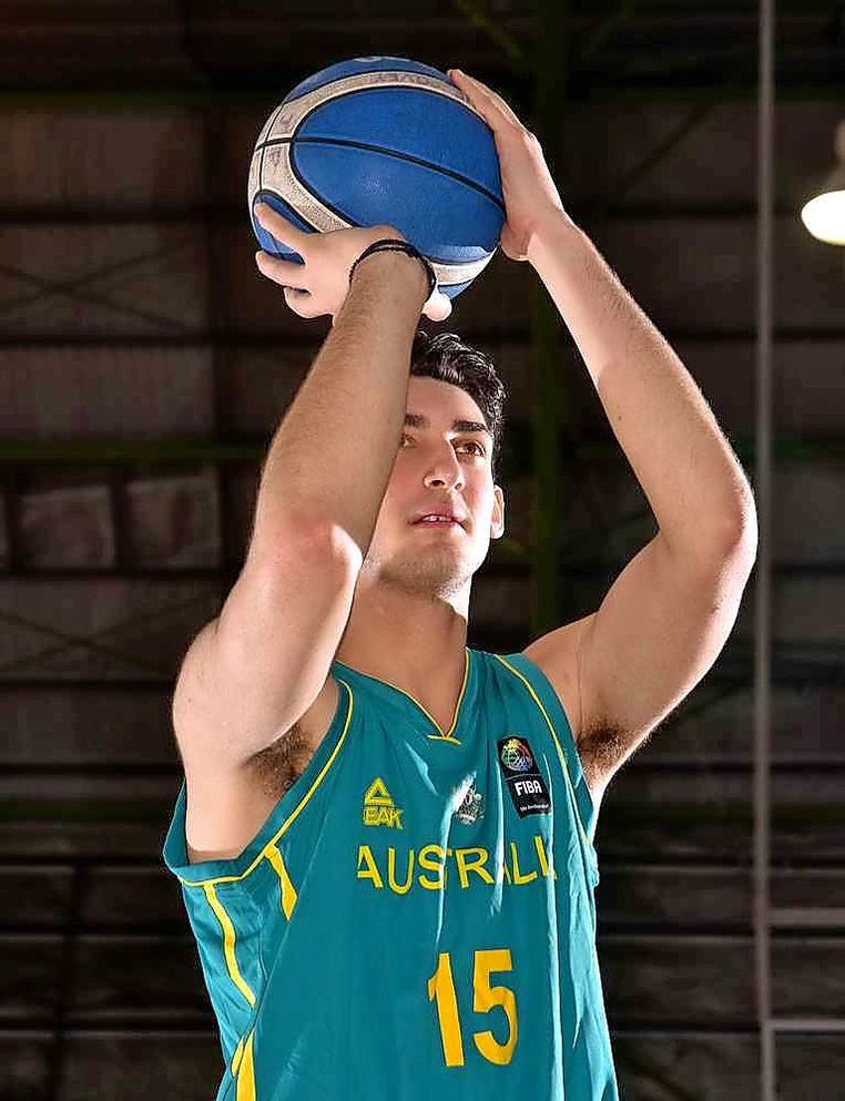 starweeklysport's tweet photo. Young Point Cook basketball prodigy @PaulTsapatolis can reflect fondly on his 2019 season. https://t.co/MPR0d4dgPB https://t.co/a4Eb3xgsSI