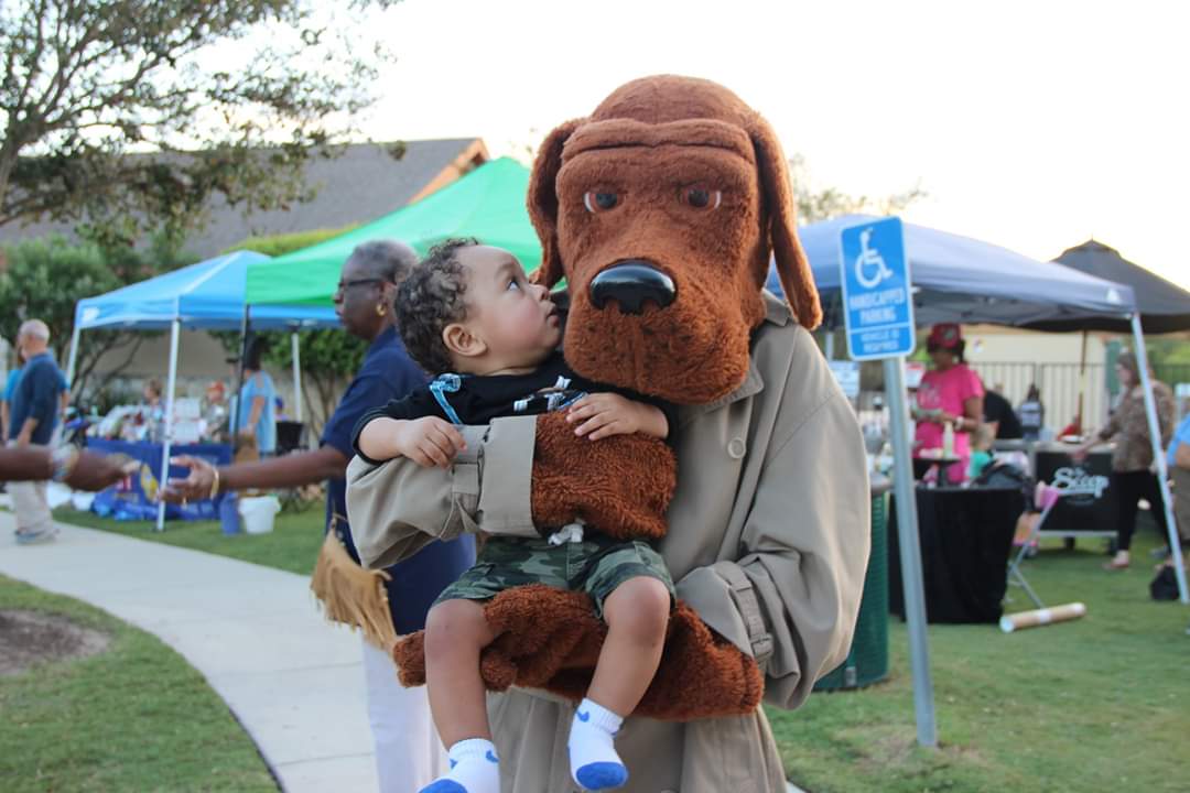 CiboloPD's tweet image. We enjoyed visiting all the 12 parties around the city with the Fire Dept, McGruff the Crime Dog, and Eddie Eagle Gun Safety Mascot to #keepcibolosafe for #NNOCibolo!